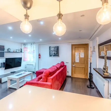 Apartamento Nuevo 8 Minutos Ayuntamiento, 10 Catedral, Wifi