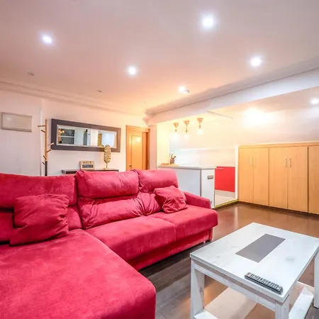 Apartamento Nuevo 8 Minutos Ayuntamiento, 10 Catedral, Wifi *